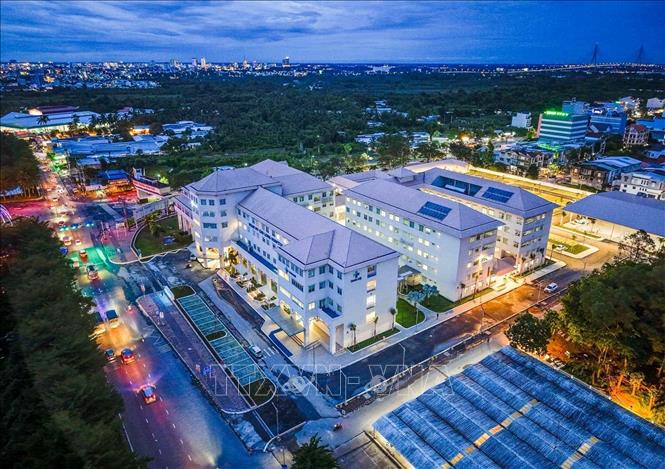 Nhiều cơ sở khám chữa bệnh được đầu tư, xây dựng, cơ sở vật chất và trang thiết bị ngày càng hiện đại, giúp nâng cao năng lực khám, chữa bệnh, phục vụ nhu cầu chăm sóc sức khỏe người dân  Bệnh viện Hoàn Mỹ Cửu Long, phường Hưng Phú, TP Cần Thơ. Ảnh: Hoàng Hiếu – TTXVN