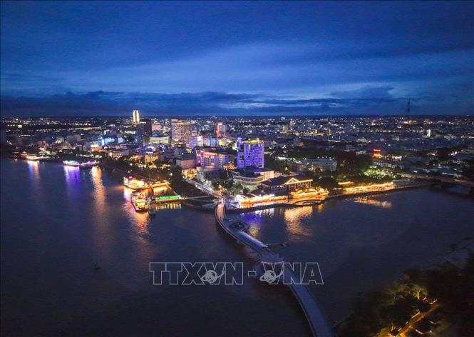 Khu vực Bến Ninh Kiều, không gian văn hóa, du lịch đặc trưng của TP Cần Thơ, ngày càng trở thành điểm đến sôi động, thu hút người dân và du khách, góp phần phát triển dịch vụ, du lịch và kinh tế đêm của thành phố. Ảnh: Hoàng Hiếu - TTXVN