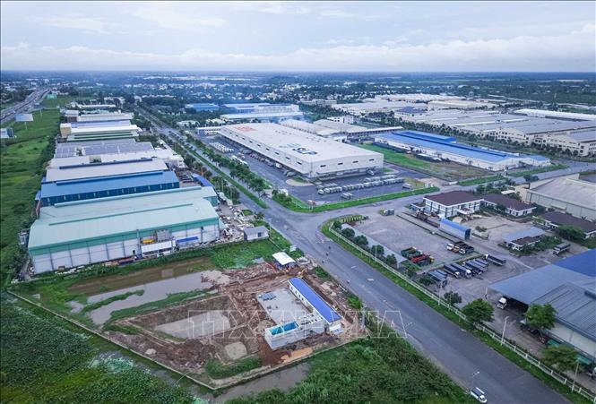 Cần Thơ đang đẩy mạnh phát triển các khu công nghiệp, khu chế suất, góp phần hình thành các chuỗi sản xuất, chế biến, nâng cao giá trị hàng hóa và tăng sức cạnh tranh của doanh nghiệp (trong ảnh: Quang cảnh Khu Công nghiệp Bình Minh). Ảnh: Hoàng Hiếu - TTXVN