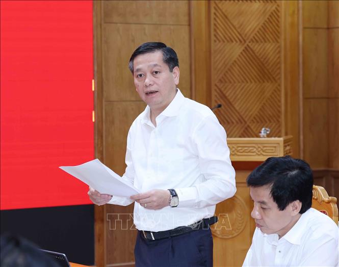 Đồng chí Nguyễn Long Hải, Uỷ viên Trung ương Đảng, Phó Bí thư Thường trực Đảng uỷ các cơ quan Đảng Trung ương trình bày báo cáo tại hội nghị. Ảnh: Phương Hoa - TTXVN