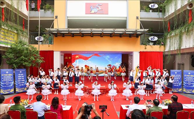 Đây là dịp để lan tỏa tinh thần học tập thường xuyên, học tập suốt đời; khuyến khích mỗi người dân chủ động tiếp cận tri thức mới, kỹ năng số và các thành tựu khoa học, công nghệ, từ đó góp phần xây dựng cộng đồng học tập và xã hội học tập. Ảnh: Thanh Tùng - TTXVN