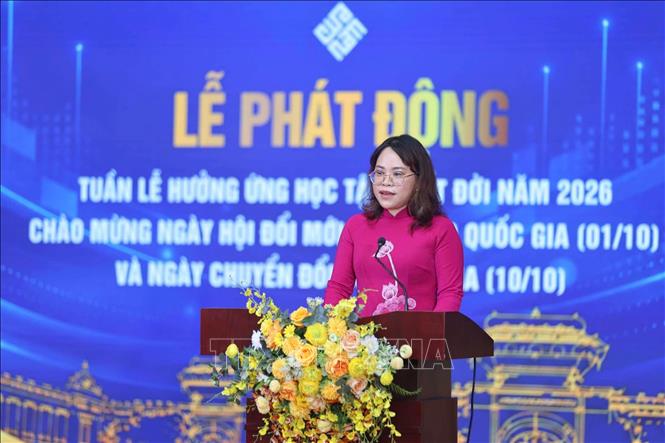 Phó Chủ tịch Ủy ban nhân dân phường Cửa Nam Trịnh Ngọc Trâm phát biểu khai mạc và phát động Tuần lễ. Ảnh: Thanh Tùng - TTXVN