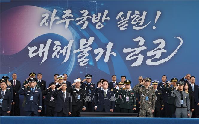 Tổng thống Hàn Quốc Lee Jae Myung (giữa) tại lễ kỷ niệm Ngày Lực lượng Vũ trang Hàn Quốc lần thứ 78 ở thành phố Gyeryong ngày 1/10/2026. Ảnh: Yonhap/TTXVN phát