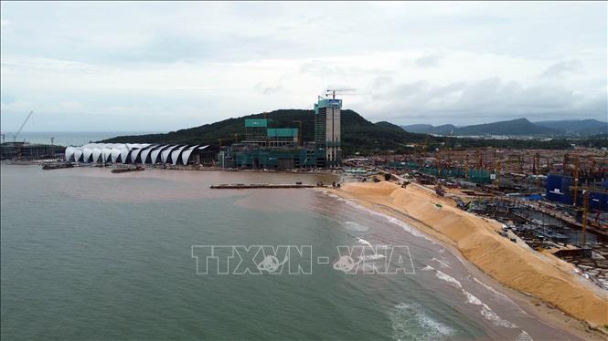Tổ hợp Trung tâm Hội nghị và Triển lãm APEC (gồm Nhà biểu diễn đa năng, Trung tâm Hội nghị và Triển lãm APEC và Công viên APEC). Ảnh: Huy Hùng - TTXVN