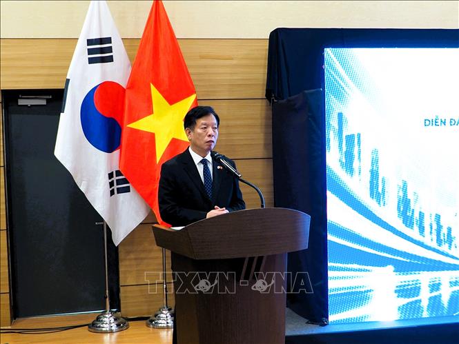 Đại sứ Việt Nam tại Hàn Quốc Vũ Hồ phát biểu tại Diễn đàn công nghệ số Việt nam - Hàn quốc 2026. Ảnh: Đào Lâm - Phóng viên TTXVN tại Hàn Quốc