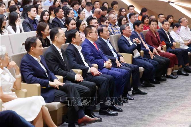 Các đồng chí lãnh đạo Đảng, Nhà nước và các đại biểu tham dự chương trình. Ảnh: Phạm Kiên - TTXVN