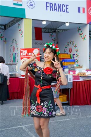 Không gian lễ hội trở thành điểm hẹn giao lưu giữa các nền văn hóa. Ảnh: Khánh Hoà - TTXVN