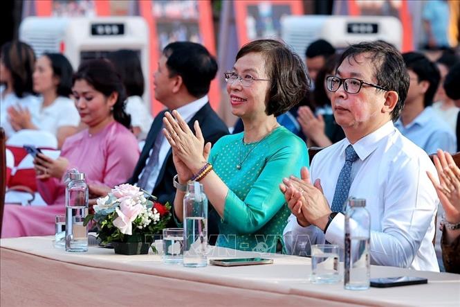 Nhà báo Vũ Việt Trang, Ủy viên Ban Thường vụ Đảng ủy các cơ quan Đảng Trung ương, Phó Trưởng Ban Tuyên giáo Trung ương, Bí thư Đảng ủy, Tổng Giám đốc Thông tấn xã Việt Nam và đại biểu dự Lễ trao giải Bùi Xuân Phái – Vì tình yêu Hà Nội lần thứ 19 - năm 2026 tại Văn Miếu – Quốc Tử Giám. Ảnh: Phạm Tuấn Anh - TTXVN