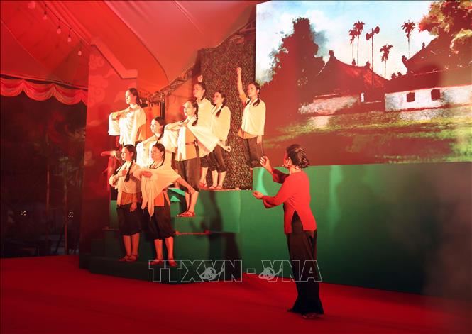 Trích đoạn trong vở chèo “Những vì sao không tắt”. Ảnh: Đại Nghĩa - TTXVN