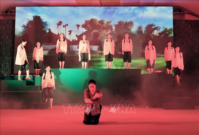Trích đoạn trong vở chèo “Những vì sao không tắt”. Ảnh: Đại Nghĩa - TTXVN