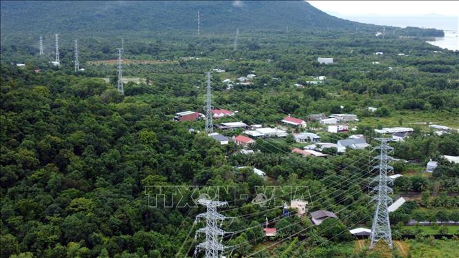 The 110kV Phu Quoc–North Phu Quoc line is 41.4km long, with two circuits and 75 tower locations. VNA Photo: Huy Hùng 