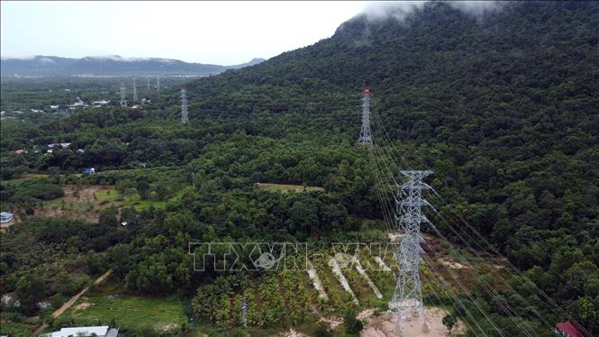 The 110kV Phu Quoc–North Phu Quoc line is 41.4km long, with two circuits and 75 tower locations. VNA Photo: Huy Hùng 