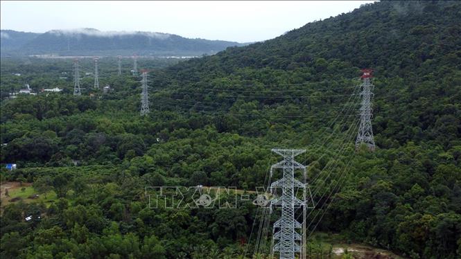 The 110kV Phu Quoc–South Phu Quoc line is 40km long, with two circuits and 79 tower locations, including 2.7km of underground cable. VNA Photo: Huy Hùng 