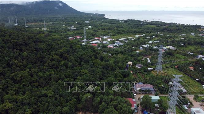 The 110kV Phu Quoc–North Phu Quoc line is put into operation on August 28. VNA Photo: Huy Hùng 