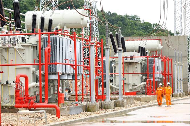 The 220kV Phu Quoc Substation has two 250MVA transformers and two 220kV connecting circuits stretching 38km, including 2.7km of underground cable. VNA Photo: Huy Hùng 