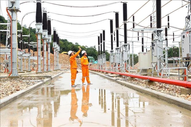 The 220kV Phu Quoc Substation has two 250MVA transformers and two 220kV connecting circuits stretching 38km, including 2.7km of underground cable. VNA Photo: Huy Hùng 