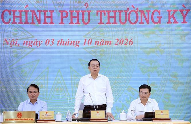 Thứ trưởng Bộ Tài chính Nguyễn Đức Chi trả lời câu hỏi của các cơ quan thông tấn, báo chí. Ảnh: Tuấn Anh - TTXVN