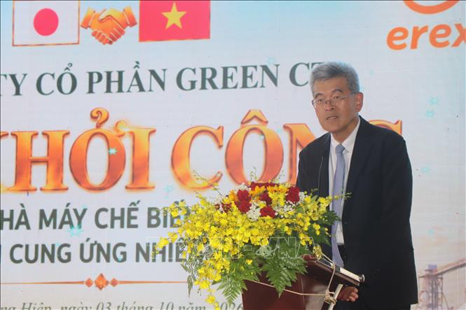 Ông Tomoki Kakuta, Giám đốc điều hành cấp cao Tập đoàn Erex (Nhật Bản) thông tin về kế hoạch hoạt động các nhà máy điện sinh khối tại Việt Nam. Ảnh: Thu Hiền – TTXVN
