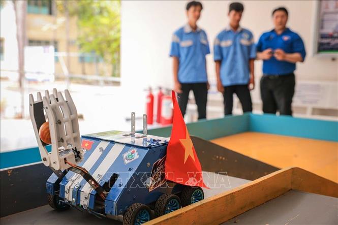 Robot được sinh viên nhà trường thiết kế, chế tạo và điều khiển robot đạt thành tích cao trong cuộc thi cấp trường năm 2026. Ảnh: Hoàng Hiếu – TTXVN