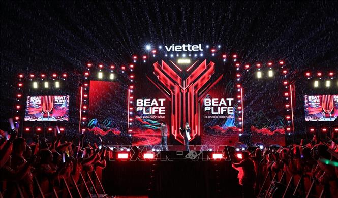 Sân khấu chính diễn ra đại nhạc hội “Viettel Y-Fest 2026 - Nhịp điệu cuộc sống”. Ảnh: Quý Trung - TTXVN