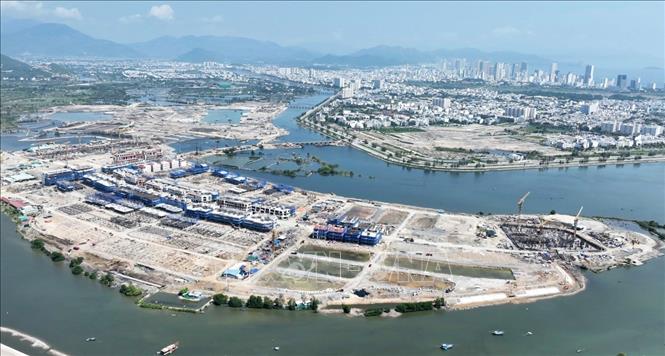 Tại phường Nam Nha Trang, tỉnh Khánh Hòa có nhiều dự án nhà ở xã hội và nhà ở thương mại đang được triển khai xây dựng. Ảnh: Xuân Triệu - TTXVN