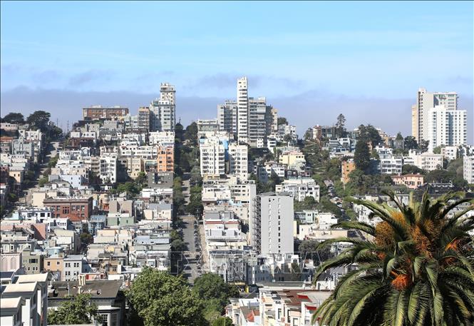 Các khu dân cư dày đặc trên địa hình đồi dốc ở San Francisco. Giá thuê căn hộ tại thành phố này tiếp tục tăng mạnh trong năm 2026. Ảnh: Đoàn Hùng - P/v TTXVN tại Mỹ
