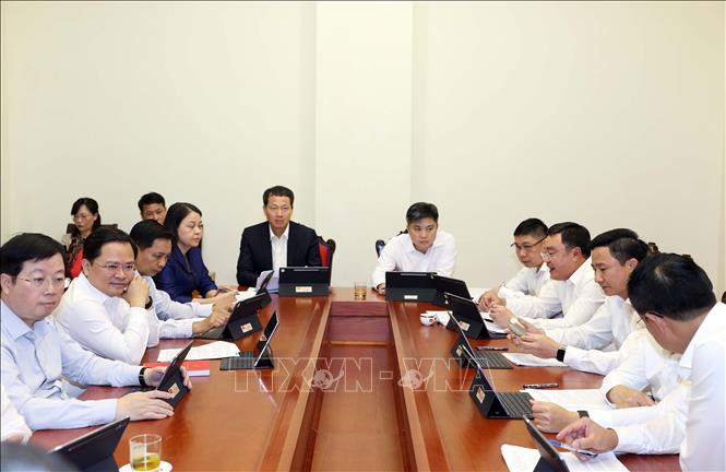 Các đại biểu thảo luận tại tổ. Ảnh: Thống Nhất - TTXVN