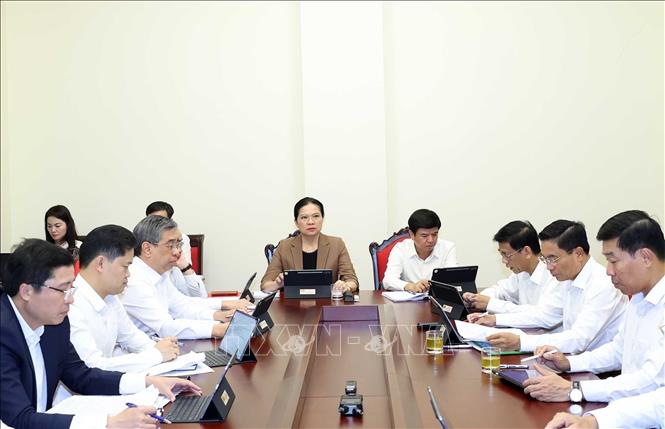 Các đại biểu thảo luận tại tổ. Ảnh: Thống Nhất - TTXVN
