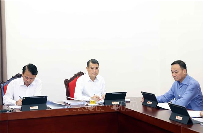 Thủ tướng Lê Minh Hưng và các đại biểu thảo luận tại tổ. Ảnh: Thống Nhất - TTXVN
