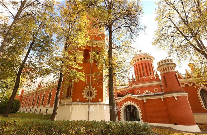 Cung điện du lịch Petrovsky ở thủ đô Moskva với vẻ đẹp rực rỡ trong mùa thu vàng. Ảnh: Văn Hiếu - PV TTXVN tại Nga