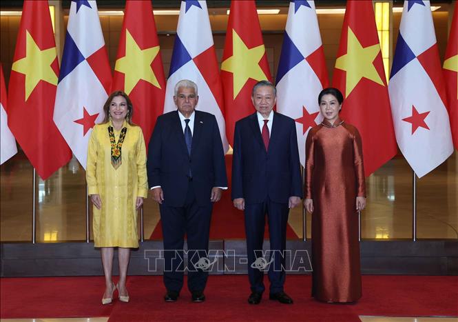 Tổng Bí thư, Chủ tịch nước Tô Lâm và Phu nhân đón Tổng thống Panama José Raúl Mulino và Phu nhân. Ảnh: Thống Nhất -TTXVN