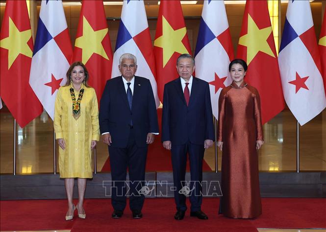 Tổng Bí thư, Chủ tịch nước Tô Lâm và Phu nhân đón Tổng thống Panama José Raúl Mulino và Phu nhân. Ảnh: Thống Nhất -TTXVN