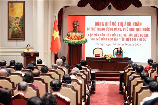 Chủ tịch Trung ương Hội Khuyến học Nguyễn Thị Doan phát biểu tại buổi gặp mặt. Ảnh: An Đăng - TTXVN