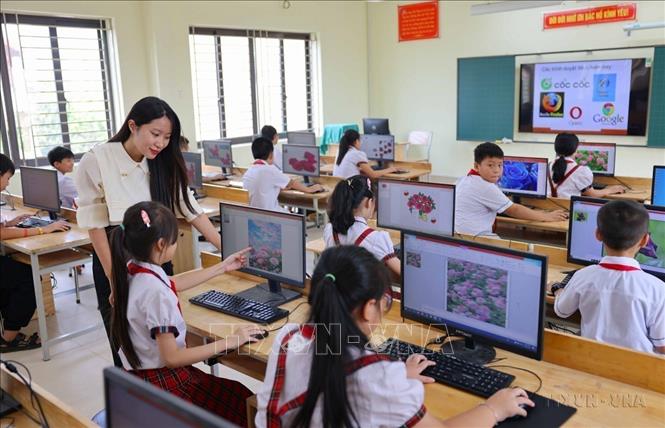 Năm học 2024 - 2025, quy mô giáo dục của thành phố Hà Nội tiếp tục phát triển, dẫn đầu cả nước. Trong ảnh: Công trình chào mừng 70 năm Giải phóng Thủ đô, Trường Tiểu học Đồng Tháp, Đan Phượng được đầu tư xây dựng đạt chuẩn quốc gia cấp độ 2. Ảnh: Thanh Tùng - TTXVN