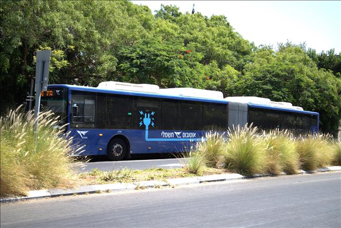 Từ năm 2026, tất cả xe buýt đô thị mới được mua tại Israel đều là xe buýt điện. Ảnh: Thanh Bình - PV TTXVN tại Israel 