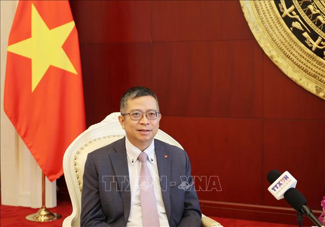 Đại sứ Việt Nam tại Trung Quốc Phạm Thanh Bình trả lời phỏng vấn phóng viên TTXVN tại Bắc Kinh. Ảnh: Công Tuyên - PV TTXVN tại Trung Quốc