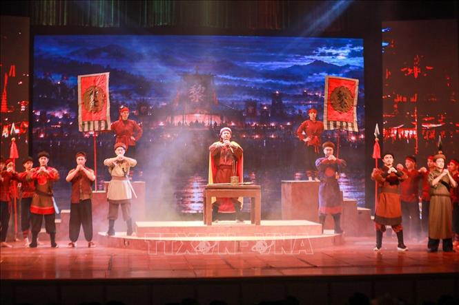 Kết hợp lịch sử, di sản, sân khấu và công nghệ, “Thời khắc” cho thấy hướng đi mới trong sáng tạo sản phẩm văn hóa, góp phần đưa các giá trị văn hóa Hà Nội lan tỏa trong đời sống đương đại. Ảnh: Khánh Hoà - TTXVN

