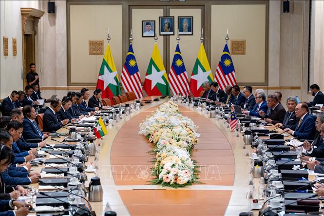 Quang cảnh gặp song phương toàn đoàn giữa Malaysia và Myanmar. Ảnh: Văn phòng Thủ tướng Malaysia/TTXVN phát.
