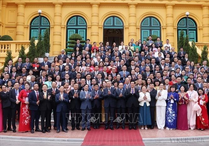 Tổng Bí thư, Chủ tịch nước Tô Lâm gặp mặt Đoàn đại biểu doanh nhân tiêu biểu của Liên đoàn Thương mại và Công nghiệp Việt Nam và Hội Doanh nhân tư nhân Việt Nam (10/2024). Ảnh: Lâm Khánh – TTXVN