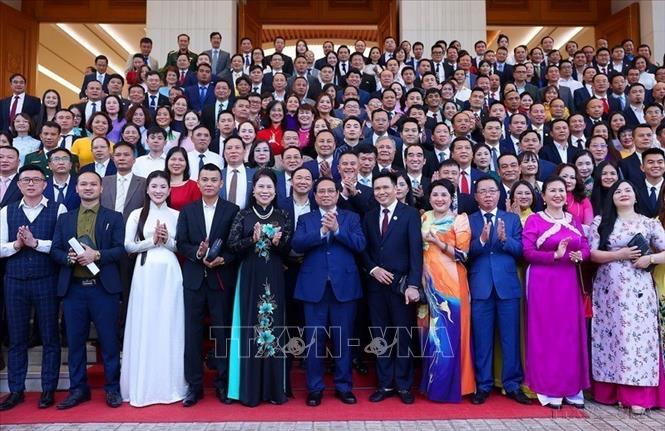 Thủ tướng Phạm Minh Chính gặp mặt đại diện doanh nghiệp nhân Ngày Doanh nhân Việt Nam (10/2025). Ảnh: Dương Giang-TTXVN