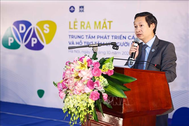 PGS.TS. Nguyễn Lân Hùng Sơn, Phó Hiệu trưởng Trường đại học Sư phạm Hà Nội nhấn mạnh, sự ra đời của trung tâm không chỉ đáp ứng nhu cầu hỗ trợ người học mà còn thể hiện định hướng của Nhà trường trong việc kết nối đào tạo – nghiên cứu – thực hành – phục vụ cộng đồng, hướng tới sự phát triển toàn diện của người học. Ảnh: Thanh Tùng - TTXVN 