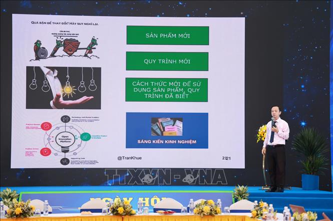 Các đại biểu trao đổi, chia sẻ thông tin về phát triển hệ sinh thái phương tiện không người lái tại Tây Ninh. Ảnh: Giang Phương - TTXVN