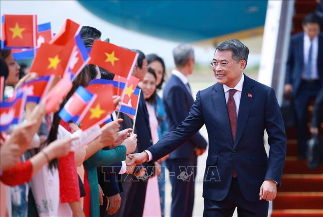 Thủ tướng Lê Minh Hưng đến Phnom Penh, bắt đầu thăm chính thức Vương quốc Campuchia. Ảnh: Dương Giang – TTXVN