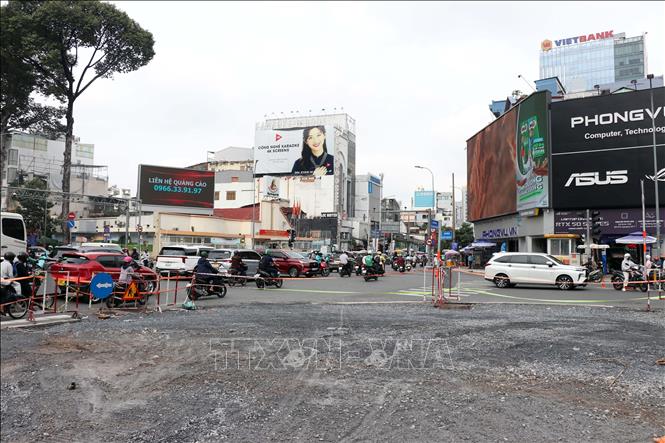 Khu vực giao lộ Nguyễn Thị Minh Khai - Cách Mạng Tháng Tám sẽ được điều chỉnh, phân luồng giao thông từ ngày 10/10/2026 để phục vụ thi công nhà ga Tao Đàn. Ảnh: Tiến Lực - TTXVN