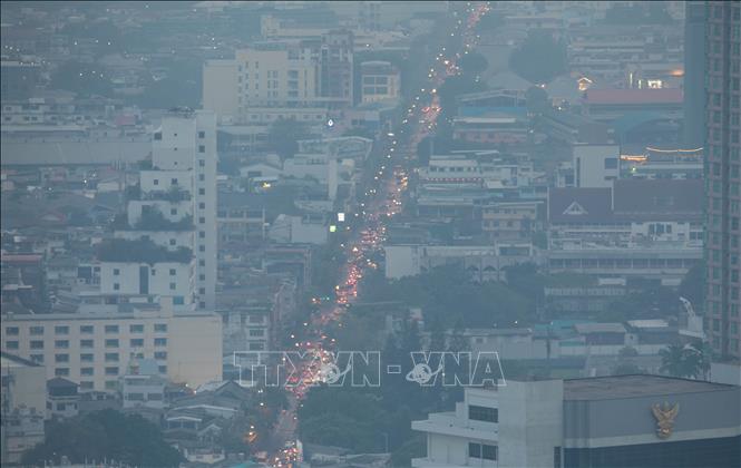 Khói mù ô nhiễm bao trùm thủ đô Bangkok, Thái Lan. Ảnh: THX/TTXVN phát