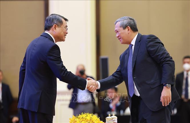 Thủ tướng Lê Minh Hưng và Thủ tướng Campuchia Hun Manet tham dự Diễn đàn Doanh nghiệp Việt Nam - Campuchia 2026. Ảnh: Dương Giang – TTXVN