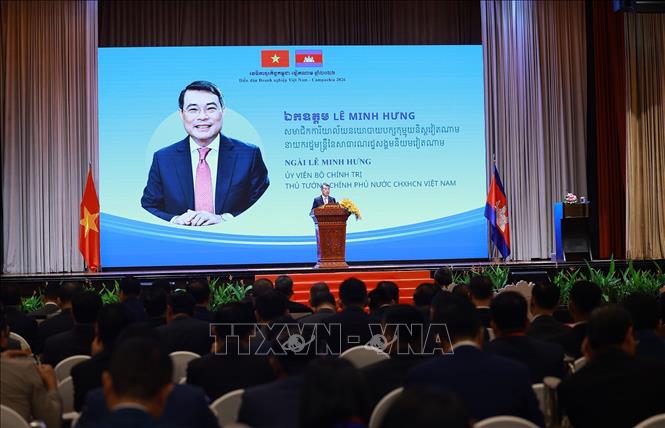 Thủ tướng Lê Minh Hưng phát biểu tại Diễn đàn Doanh nghiệp Việt Nam - Campuchia 2026. Ảnh: Dương Giang – TTXVN
