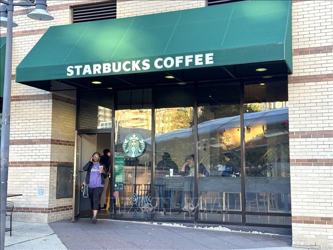 Một cửa hàng Starbucks trên Đại lộ Connecticut ở thủ đô Washington D.C.	Ảnh: Đoàn Hùng - P/v TTXVN tại Mỹ