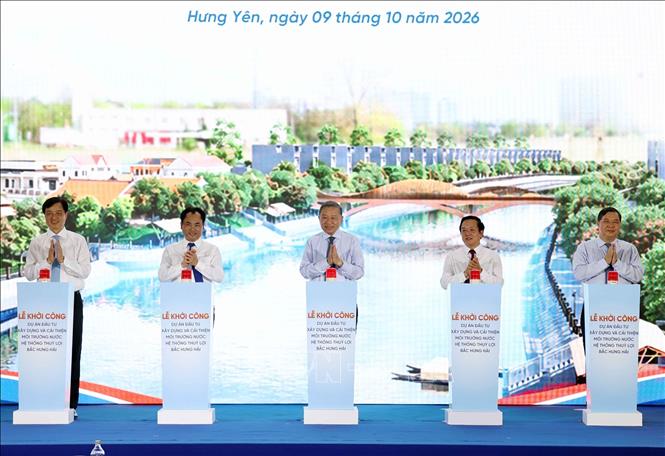 Party General Secretary and State President To Lam attends the groundbreaking ceremony for a project to upgrade the Bac Hung Hai irrigation system. VNA Photo: Thống Nhất 
