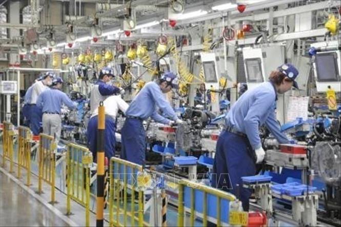 Công nhân làm việc tại nhà máy ở Gunma, Nhật Bản. Ảnh: Kyodo/TTXVN phát